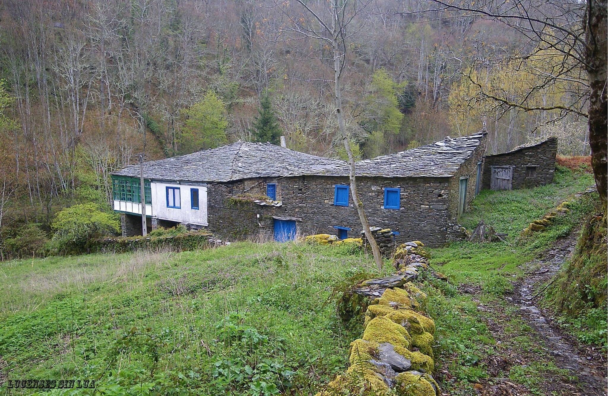 Panorámica da Aldea e Teitos de Lousa