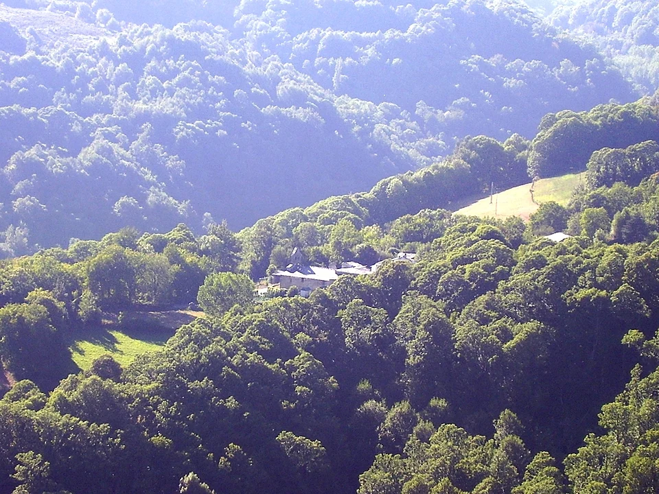 Vista panorámica de Santo André de Gundriz no Val de Lóuzara